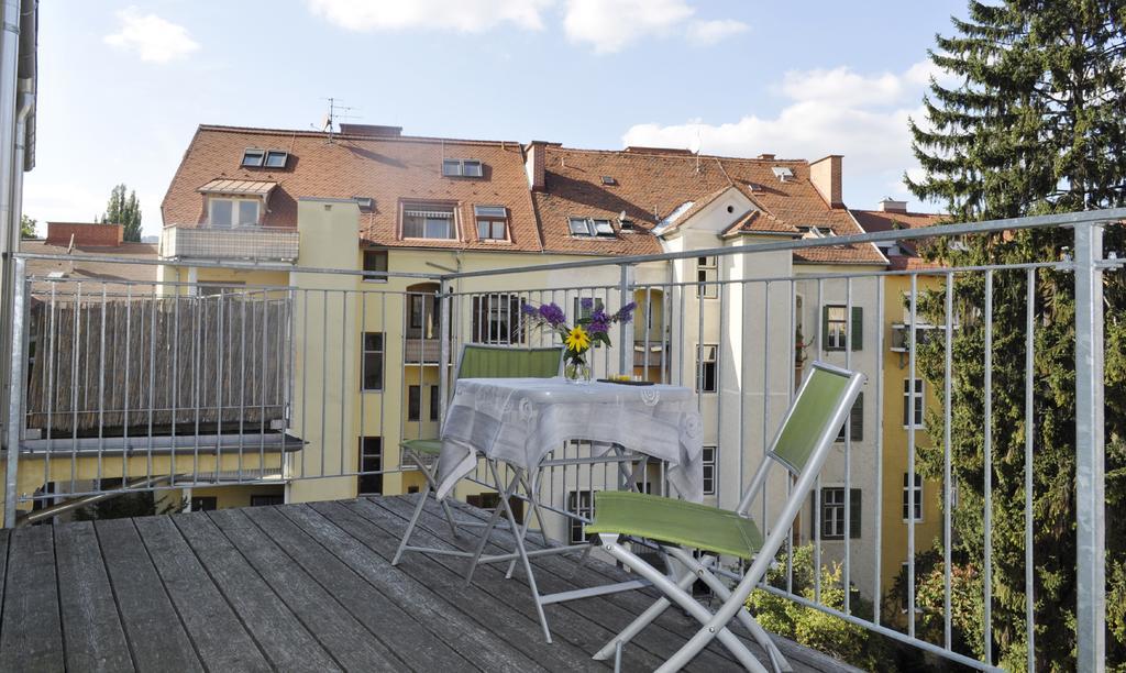 Apartment Mit Grossem Balkon กราซ ภายนอก รูปภาพ